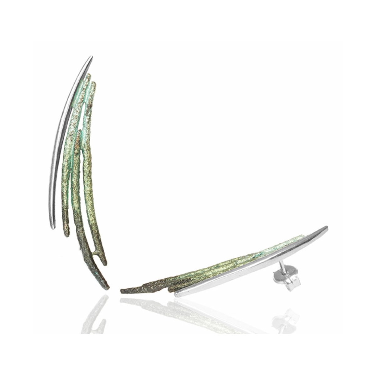 Dynamic Emerald green big earring van Arior Barcelona