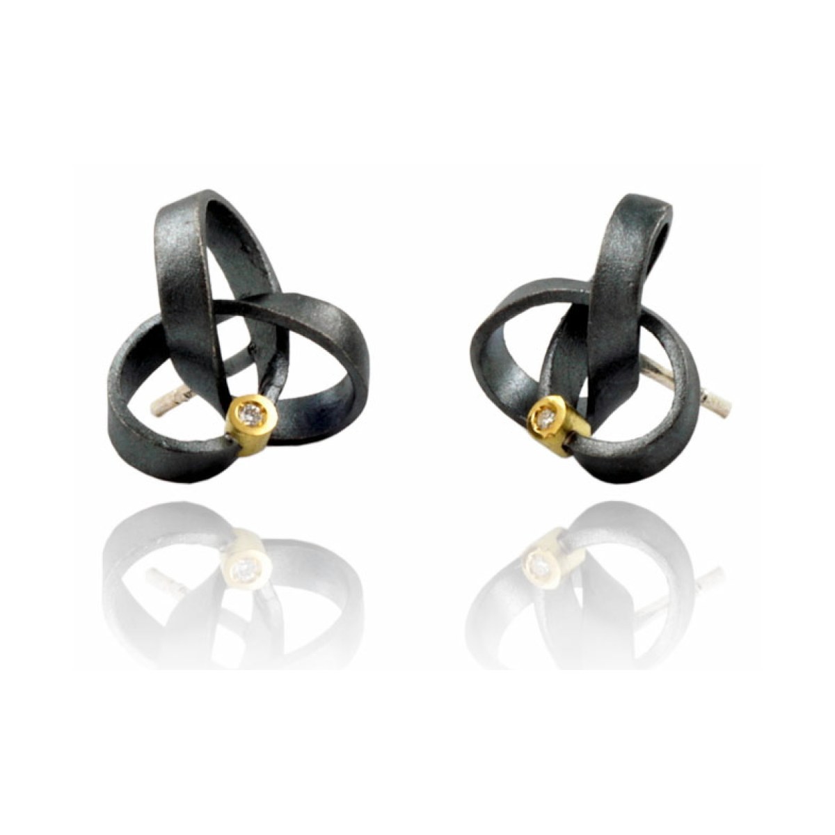 Vector medium earring van Arior Barcelona