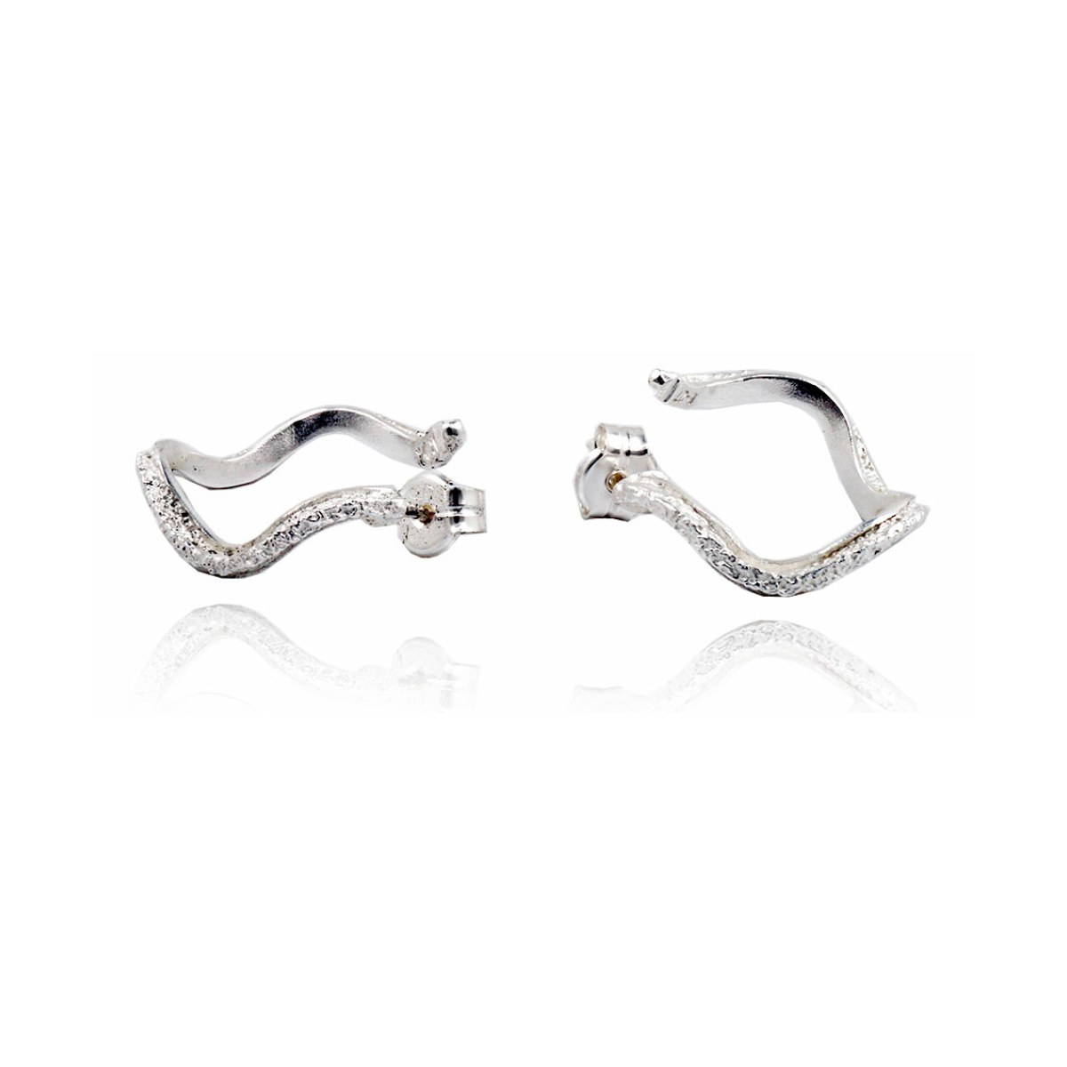 Simone little texture earring van Arior Barcelona