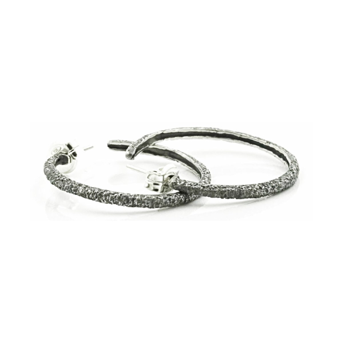 Desert big half-round earring van Arior Barcelona