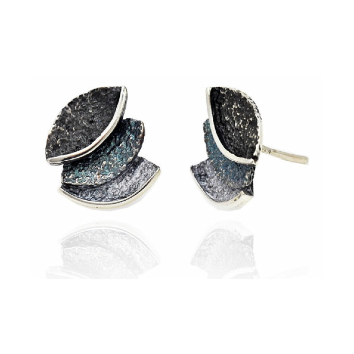 Grey Smile little earring van Arior Barcelona