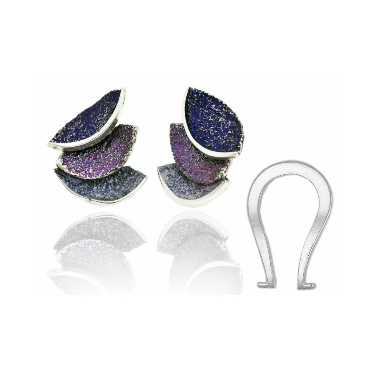 Smile violet big earring van Arior Barcelona